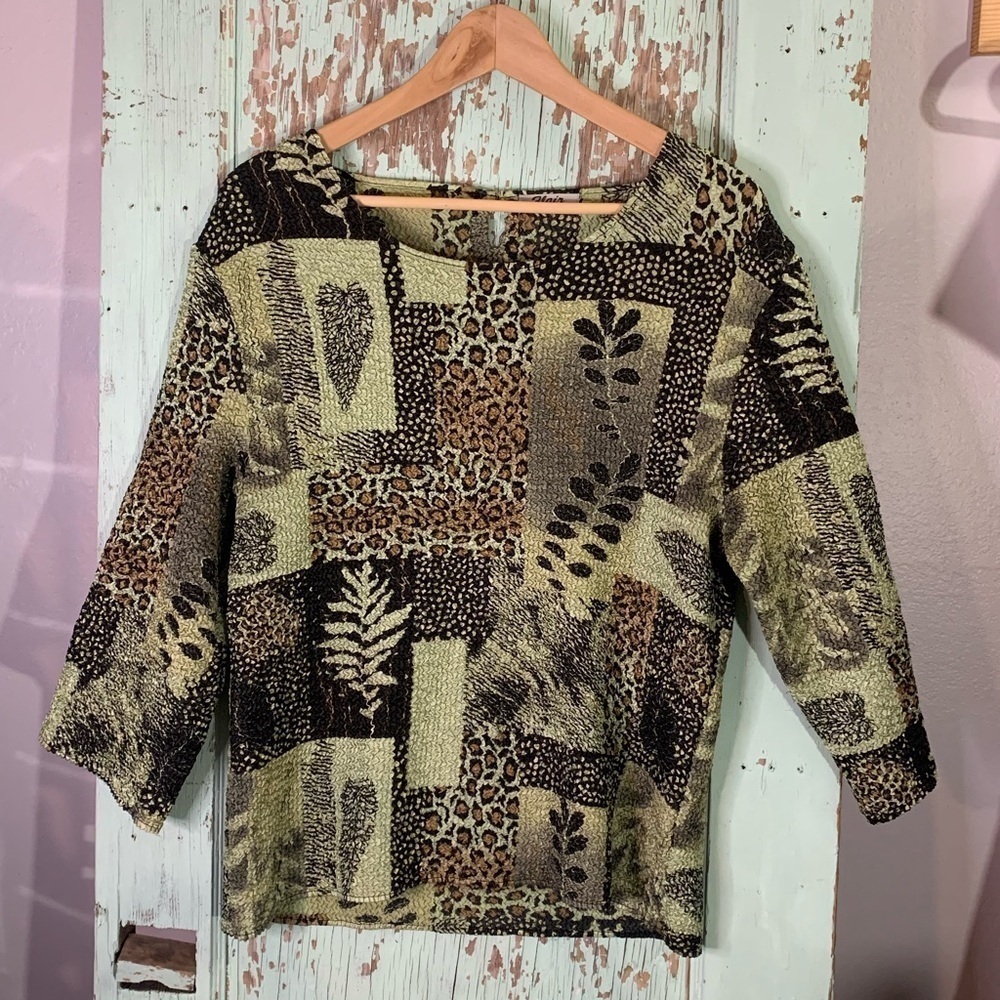 Women’s Flair green animal print plisse blouse with 3/4 sleeves